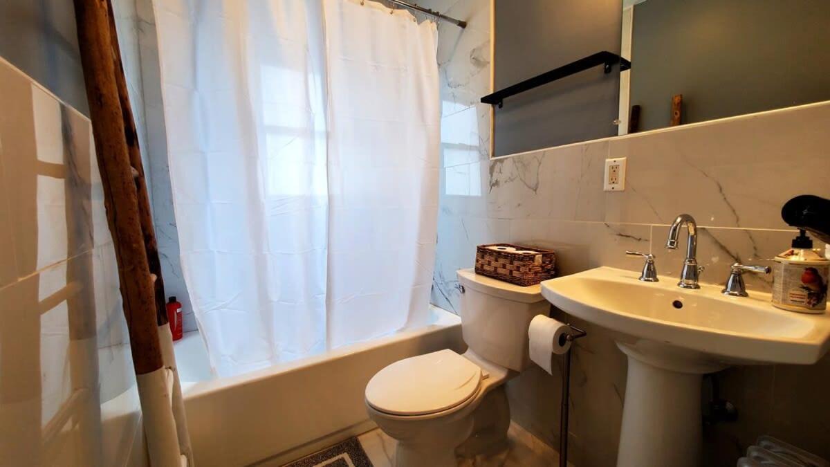Апартаменти The Blue Sapphire 2Br 2 King Beds & Ample Backyard Бріджпорт Екстер'єр фото